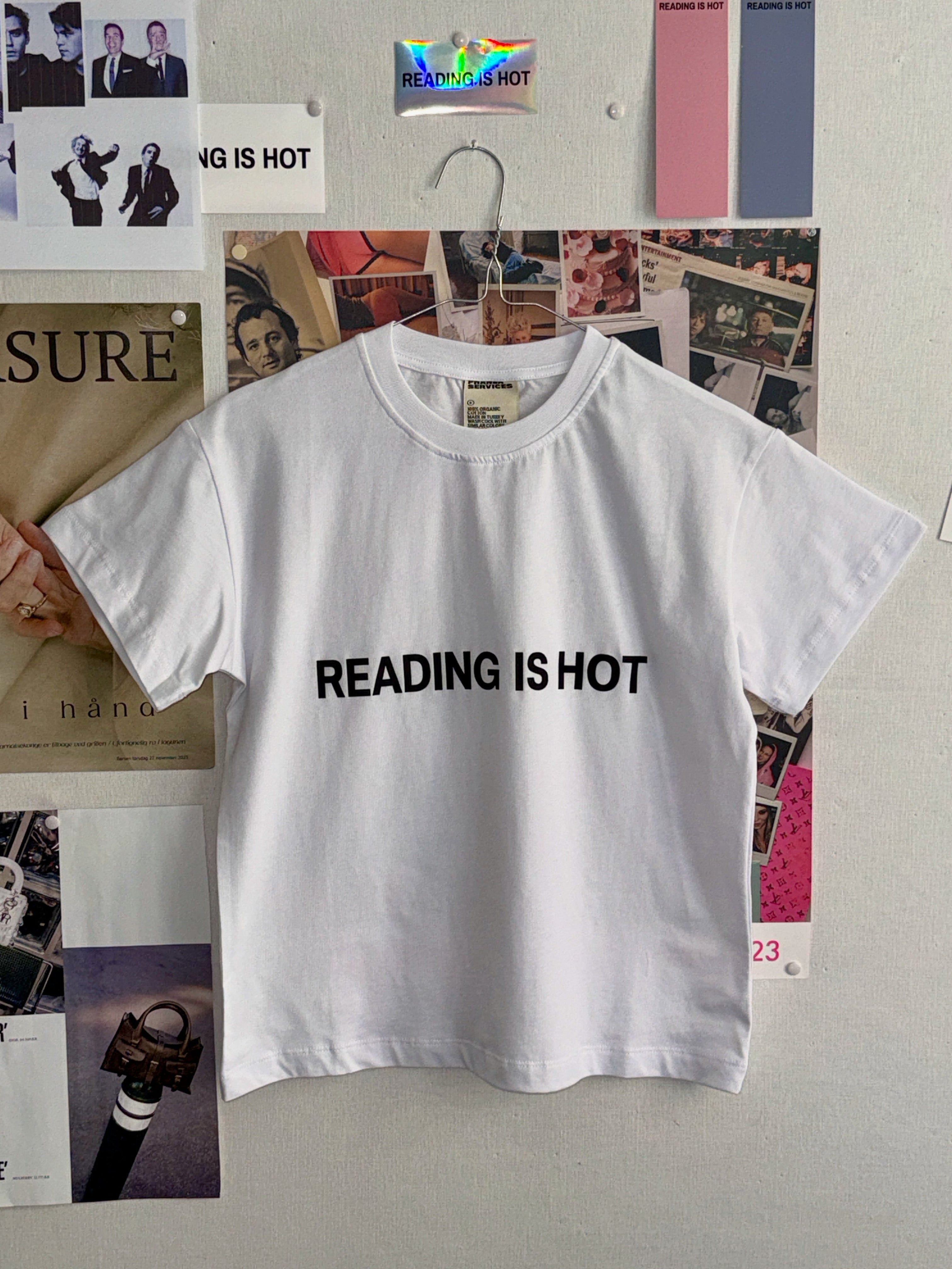 READING IS HOT TEE
