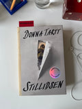 Stillidsen by Donna Tart (danish)